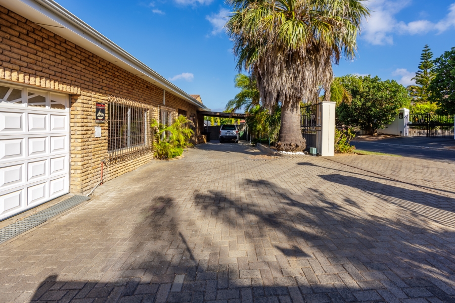 4 Bedroom Property for Sale in Vierlanden Western Cape